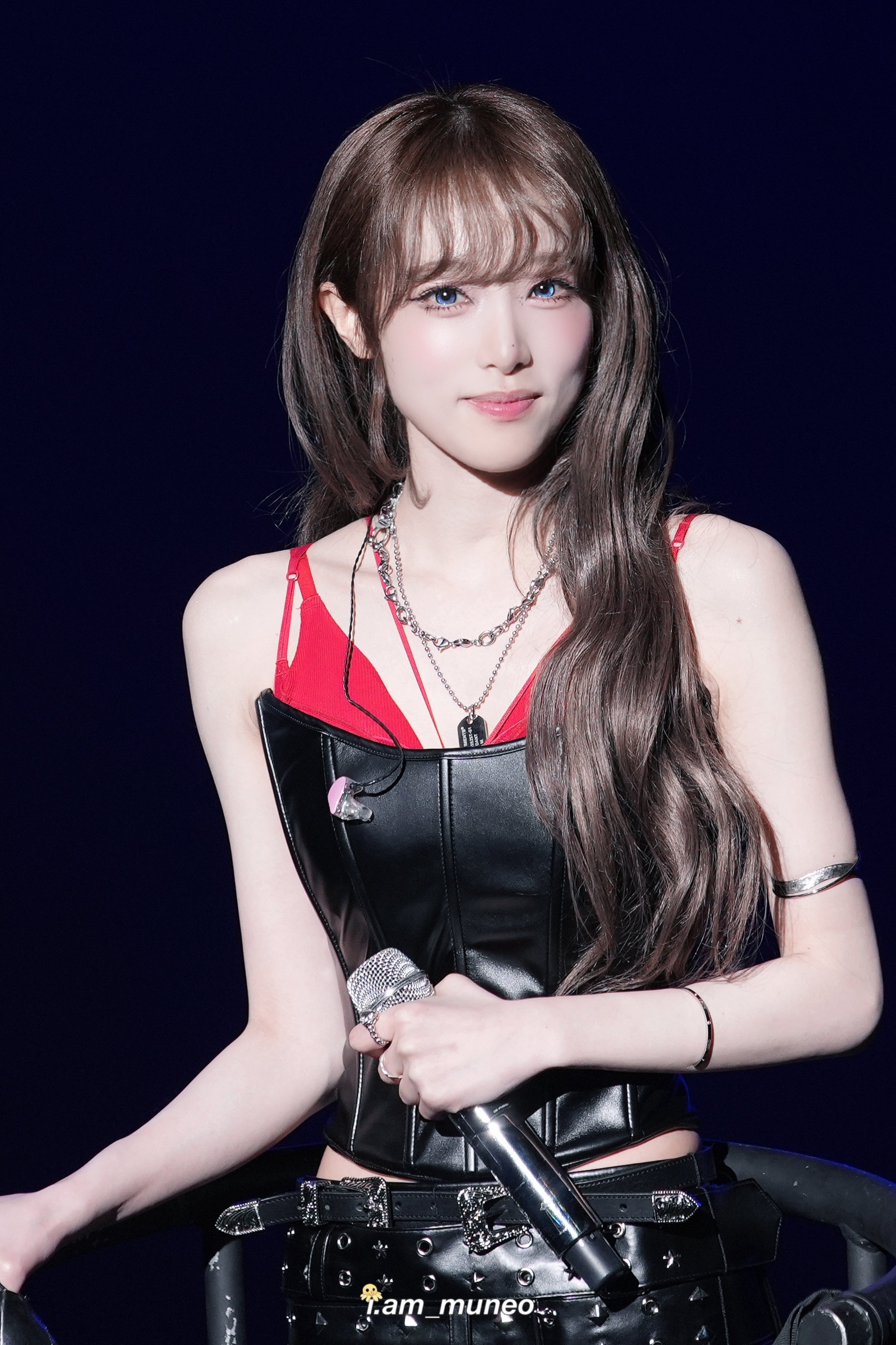 최예나 wearing PB046B